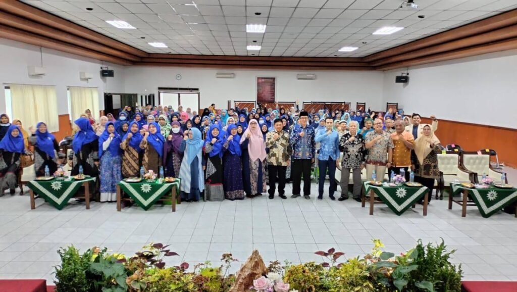 Seminar Nasional Pimpinan Daerah Aisyiyah Kota Malang